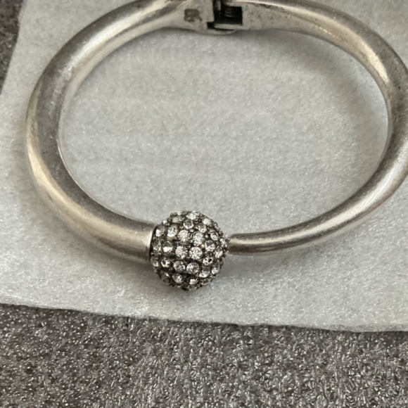 Banana Republic Ladies Bangle. - Picture 2 of 2